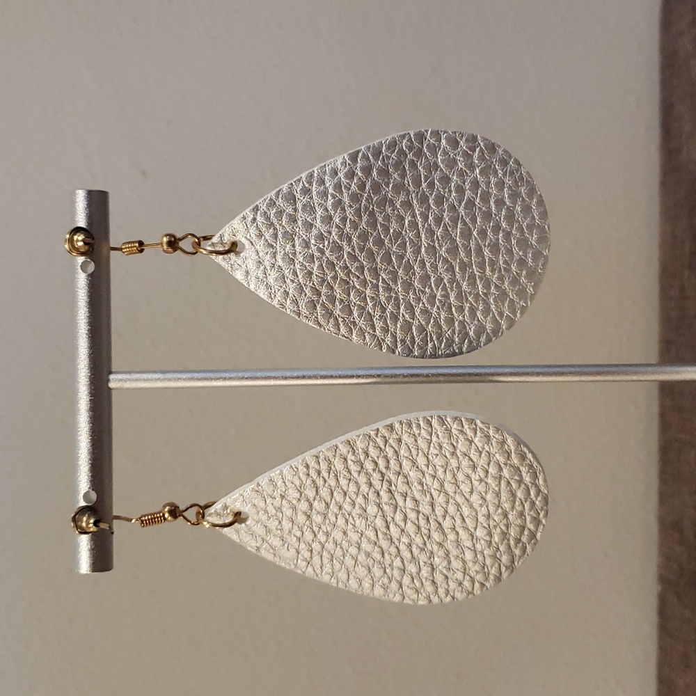 60. 3 Felt Dangle Earrings - Picture 7 of 11